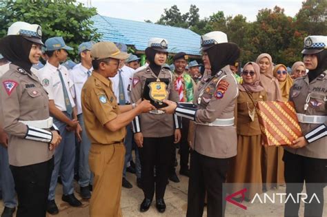 Polwan Polres Balangan Ajak Siswa SMAN 2 Paringin Bijak Bermedia Sosial