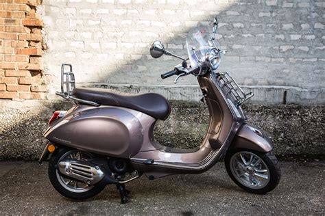 Vespa Primavera Touring Roller Motorradbox