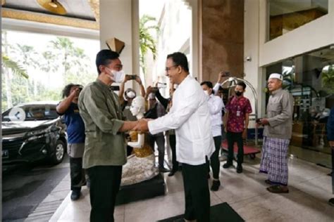 Gibran Dan Anies Baswedan Saling Balas Cuitan Gara Gara Foto Selokan