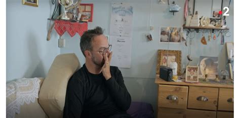 Vidéo Jarry craque et fond en larmes après avoir fait son coming out