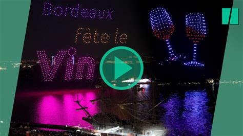 À la Fête du vin à Bordeaux un spectacle de drones illumine le ciel de