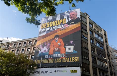 Desokupa Vesteix Puigdemont De Presoner En Una Pancarta Gegant Al