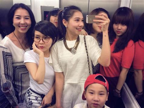 Dung nhan trẻ đẹp của mẹ hot girl Lee Balan