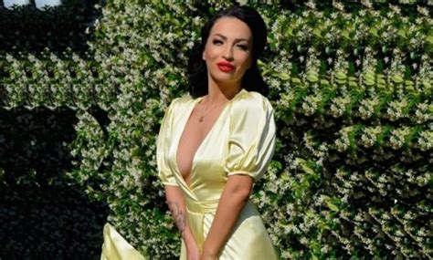 Rovena Stefa tregon trupin me bikini tërbon ndjekësit Gazeta Online INSAJDERI