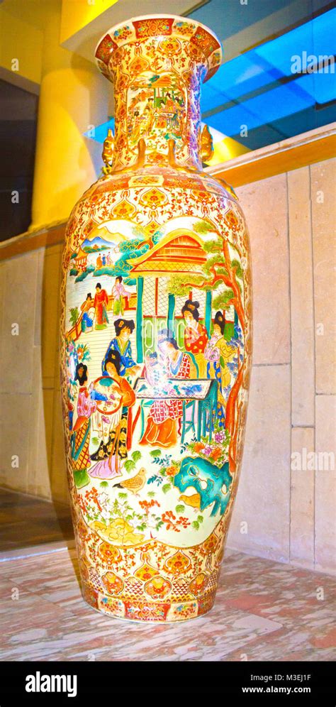 Souvenir Chinese Vase In Ancient Traditions Stock Photo Alamy