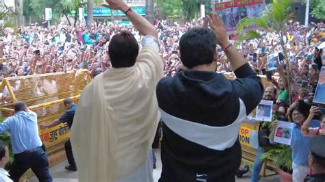 Amitabh Bachchan, Abhishek Bachchan greet fans outside Jalsa | Etimes ...