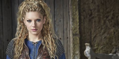 Katheryn Winnick Lagerthas Hairstyle In Vikings Strayhair