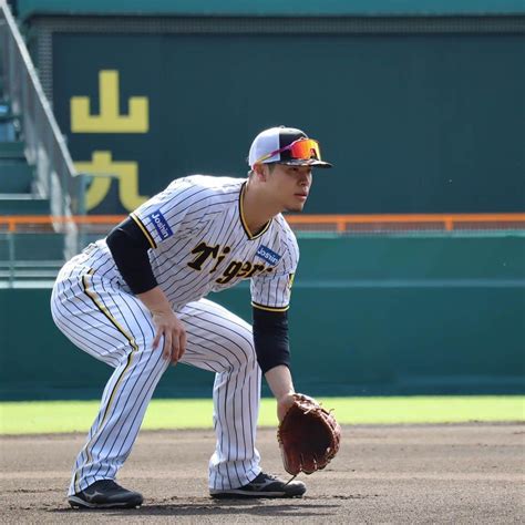 阪神タイガースさんのインスタグラム写真 阪神タイガースinstagram「10月12日、甲子園球場での練習の様子です！ 佐藤輝明 選手 中野拓夢 選手 大山悠輔 選手 坂本