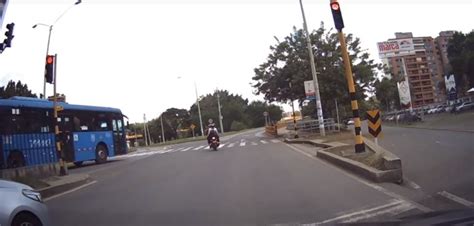 Accidente Entre Moto Y Bus Del MIO Revelan Impactante Video