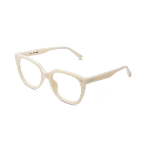 Readers are debating the ethics of the latest Shiny Sheet gossip 3