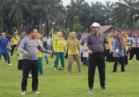 Gubernur Jambi Dan PJ Bupati Merangin Senam Bersama Di Desa Sinar