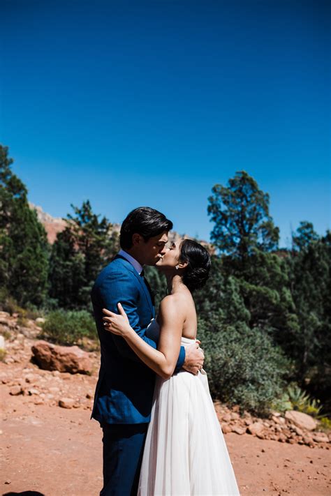 Stunning photos of a relaxed, Sedona Red Rocks wedding