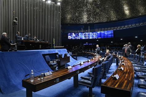 Senado aprova reajuste de 18 para ministros do STF salário chegará a