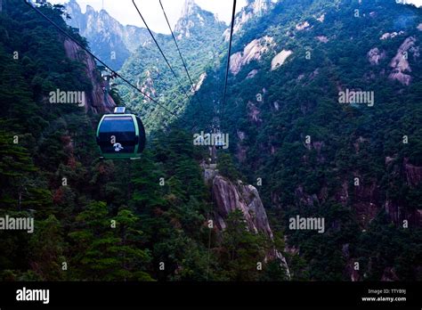 Huangshan cable car Stock Photo - Alamy