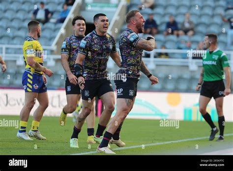 Super League Match Griffin Park Hi Res Stock Photography And Images Alamy