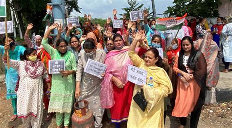 Mahila Cong Protests Against Price Hike Of Essential Commodities