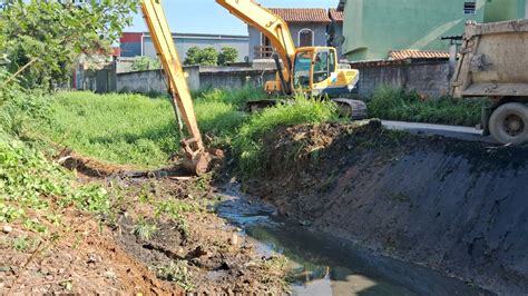 PROGRAMA DE COMBATE A ENCHENTES PROSSEGUE NOS BAIRROS DE DUQUE DE CAXIAS