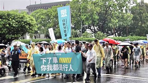 [新聞] 出席「還路於民」遊行 柯文哲：政府撒幣效果差 應重基礎工作 Gossiping板 Disp Bbs