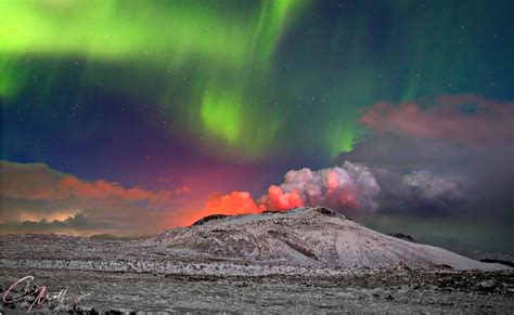 Photographer Captures Northern Lights Dancing Over Erupting Volcano In Iceland The Washington Post