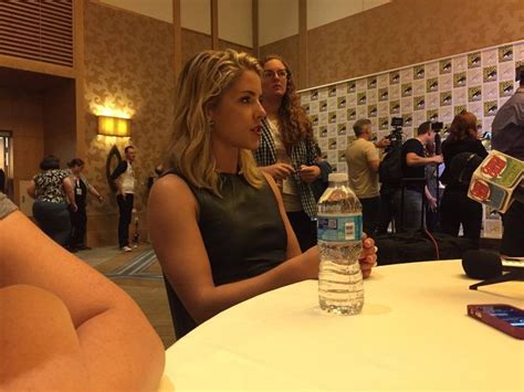 Pin By Reb Zollner On Rebecca Zollner Arrow Comic Emily Bett