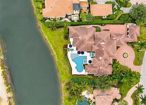 This 13 5 Million Stunning Lake Front Estate Offers Sophisticated