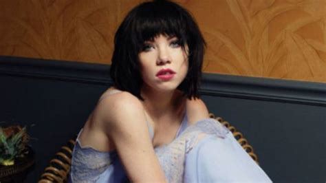 Carly Rae Jepsen Está De Volta Ela Lançou Cut To The Feeling Sucesso Fm