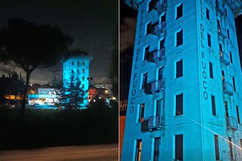 La Sede Dei Vigili Del Fuoco Di Afragola Si Illumina Di Blu Per L Autismo