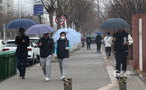 注意啦，厚衣服不忙收！岛城迎来降温降雨 青报网 青岛日报官网