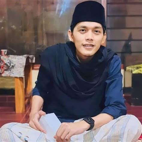 Dahsyat Ini Amalan Anti Miskin Dari Gus Iqdam Lakukan Di Hari Jumat