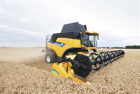 Cr Overview Combine Harvester New Holland Middle East Nhag