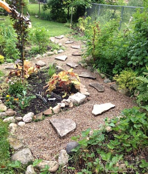 What to Know About Maintaining a Pea Gravel Path - Jennifer Rizzo