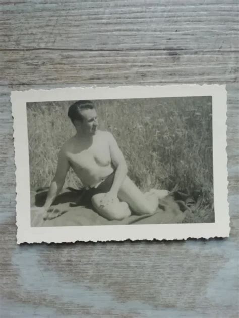 NACKTER SOLDAT KAMERAD Nude Portrait Wehrmacht 2 WK 9x6 Original Foto