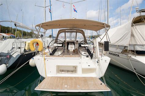 Segelyacht Dufour 360 GL Amaranta für yachtcharter in ACI Marina