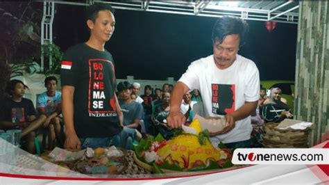 Relawan Bolone Mase Prabowo Gibran Sujud Syukur Dan Potong Tumpeng