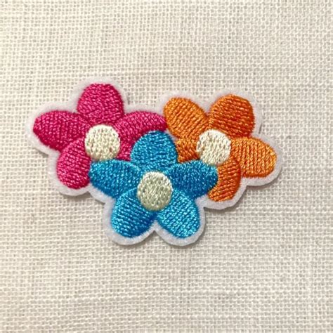 ÉCUSSON PATCH THERMOCOLLANT Petites fleurs bleu rose orange 5 x 3