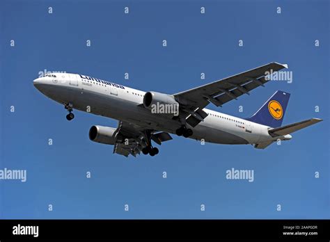 Airbus A300 600 Der Lufthansa Stock Photo Alamy