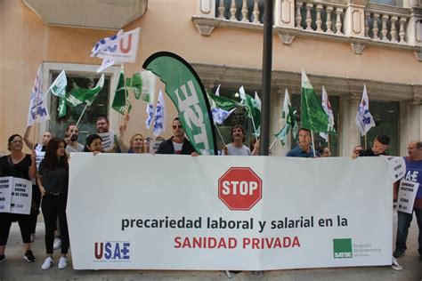 Sanitarios se concentran frente a los hospitales de Quirón en Palma al