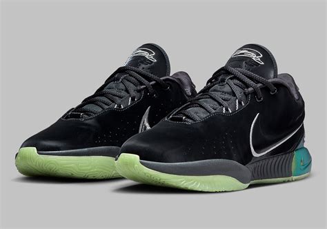The Nike Lebron 21 Is Graced With A Vibrant And Eye Catching Dunkman