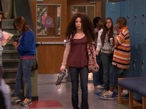 Image Carlys Shocked By Her Shoes Icarly Wiki Fandom Powered