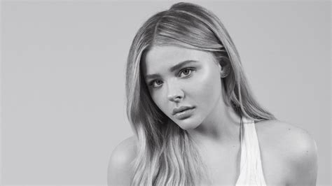 Chloe Grace Moretz Actress Long Hair Blonde Celebrity Simple Background