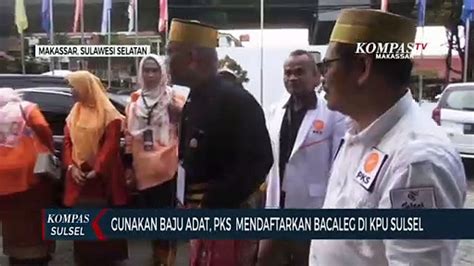 Gunakan Baju Adat Pks Mendaftarkan Bacaleg Di Kpu Sulsel Video