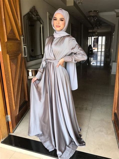 Dress Bridesmaid Hijab Satin Terbaru Elegan