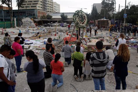 Miles De Mexicanos Recurren A La Fe Mientras Se Apagan Las Esperanzas Por Los Supervivientes Del