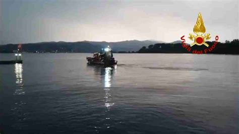 Una barca si è ribaltata sul Lago Maggiore un morto e quattro dispersi