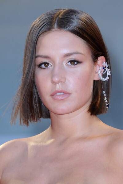 Photos Mostra De Venise Adèle Exarchopoulos Illumine Le Tapis Rouge Dans Une Robe Bustier Très