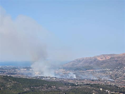 Estabilizado El Incendio En Alicante Que Obligó A Desalojar A Unas 100