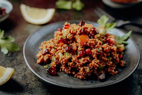 Kisir traditioneller türkischer Bulgursalat