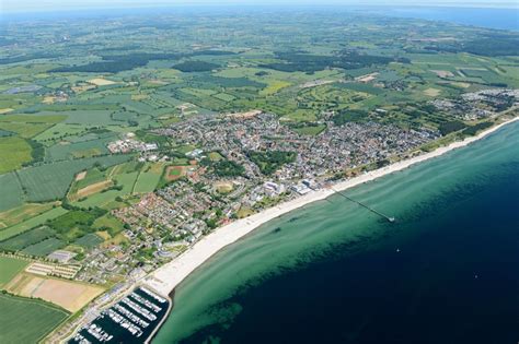 Gr Mitz Aus Der Vogelperspektive Meeres K Ste Der Ostsee In Gr Mitz Im