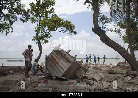 Munshigonj Bangladesh 9th Sep 2014 River Bank Erosion Area At Padma