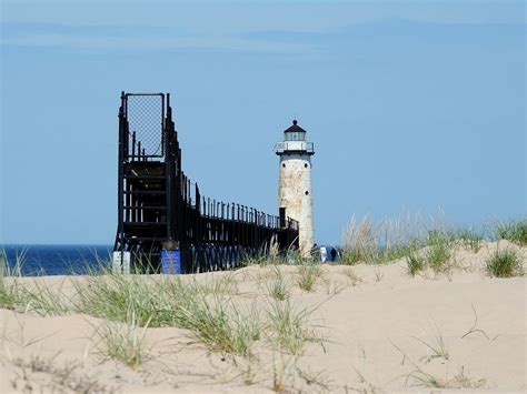 Manistee North Pierhead Lighthouse Photograph by Keith Stokes